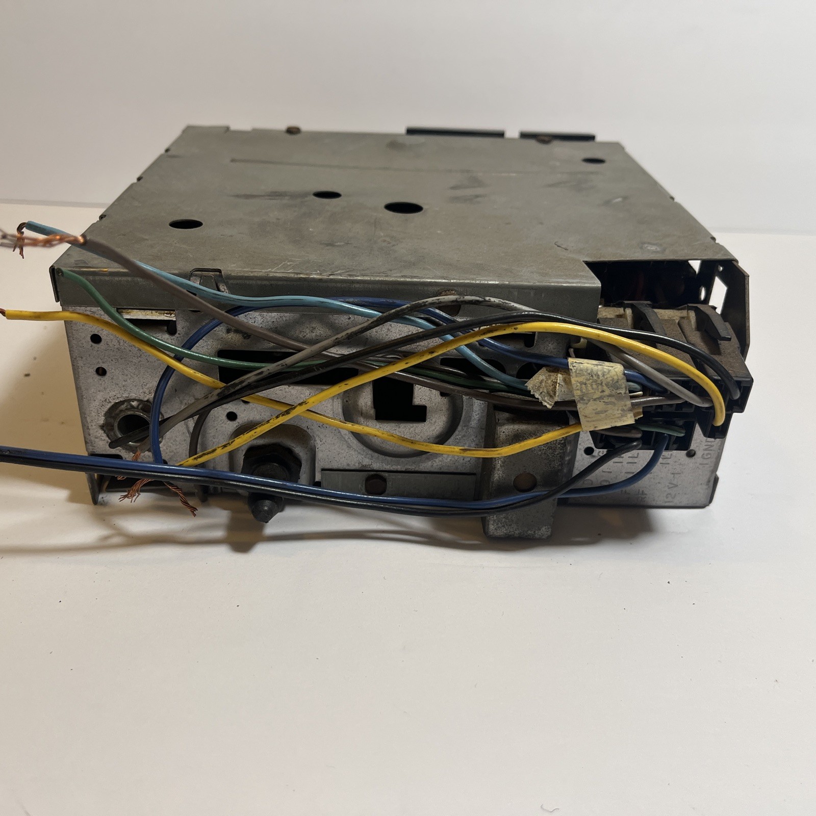 GM 1970's CHEVY AM/FM Radio 70HFP1 9345270 w/ Woodgrain Knobs