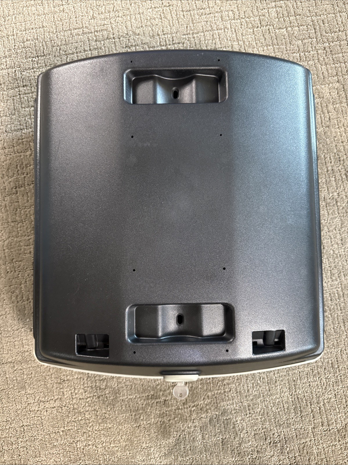 Thule Cast Away Fishing Rod Carrier Roof Rack #885, Locking, Holds 4 Rods, New