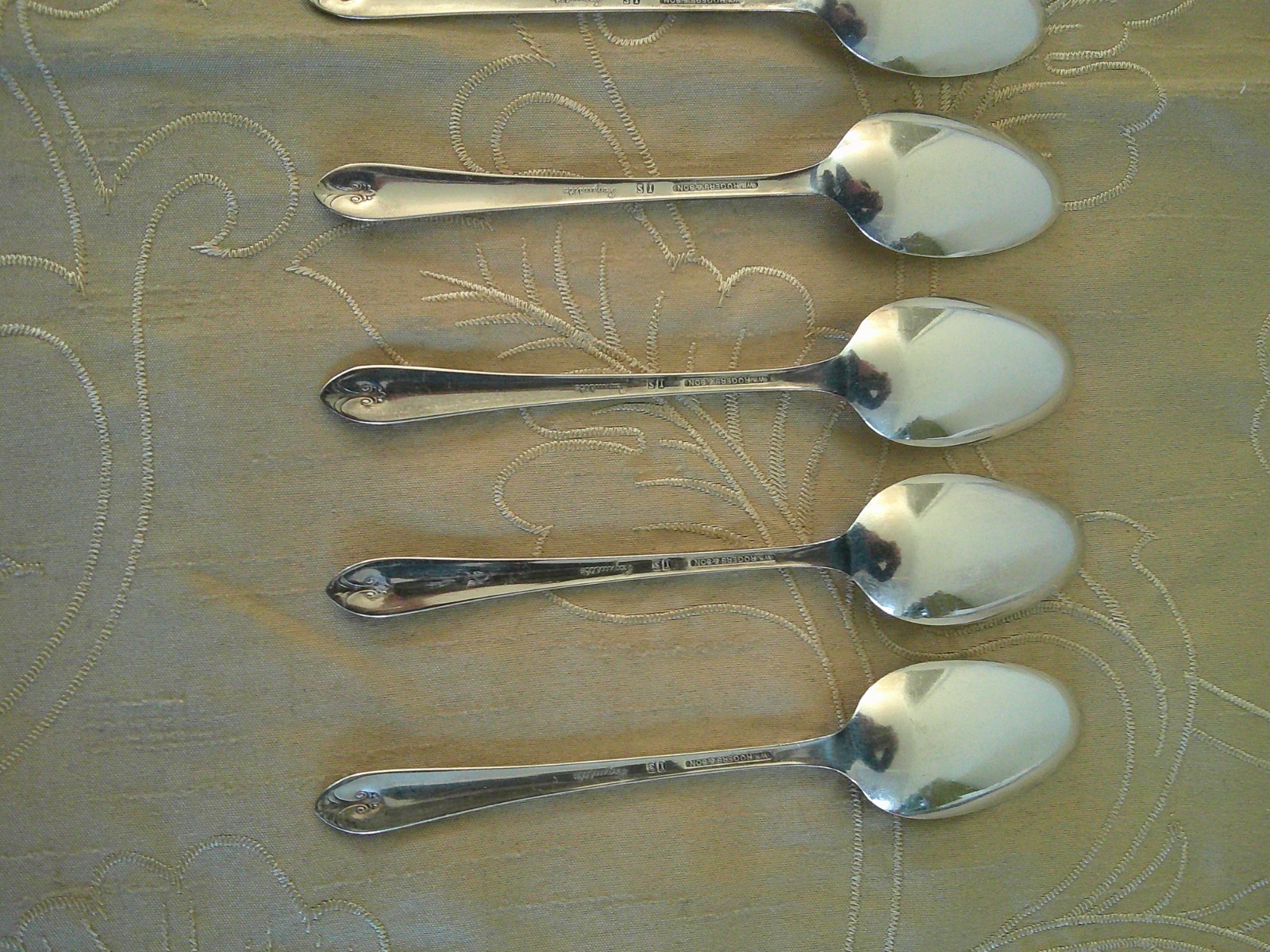 Exquisite Wm Rogers & Son Eight Five O'Clock Spoons IS Silverplate 1940