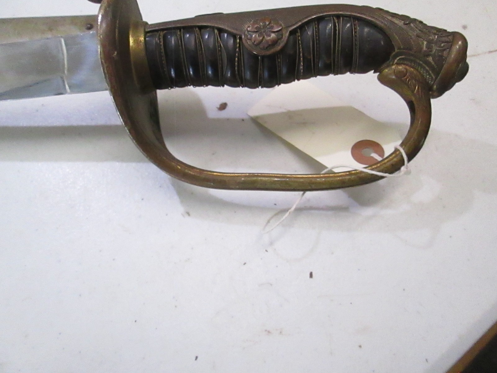 WWII JAPANESE OFFICERS PARADE SWORD WITH SCABBARD & FAMILY CREST MON LONG #L46