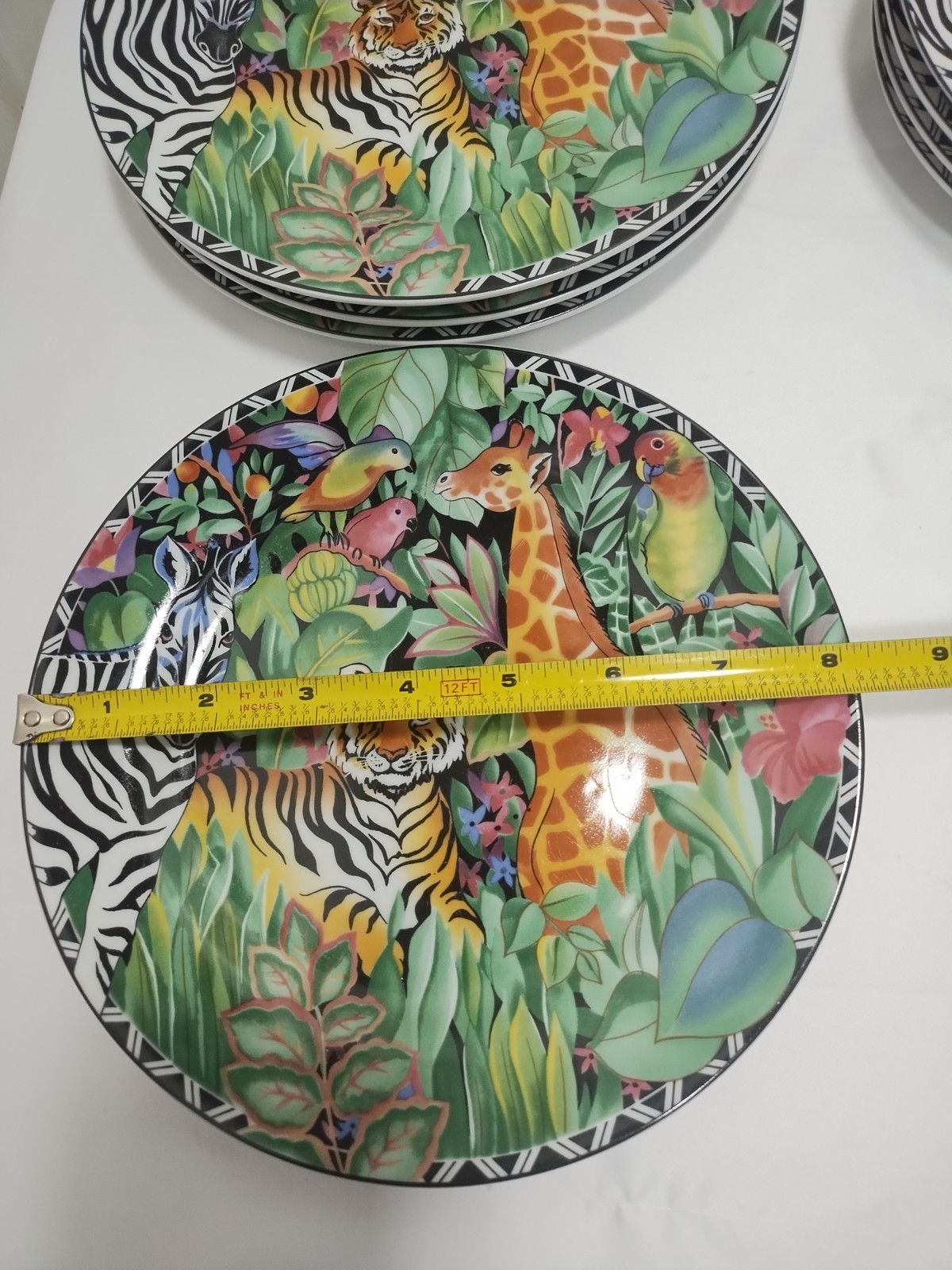 Sakura Ultra Porcelain Dinnerware Set of 8 plates - "Magic Jungle" Pattern