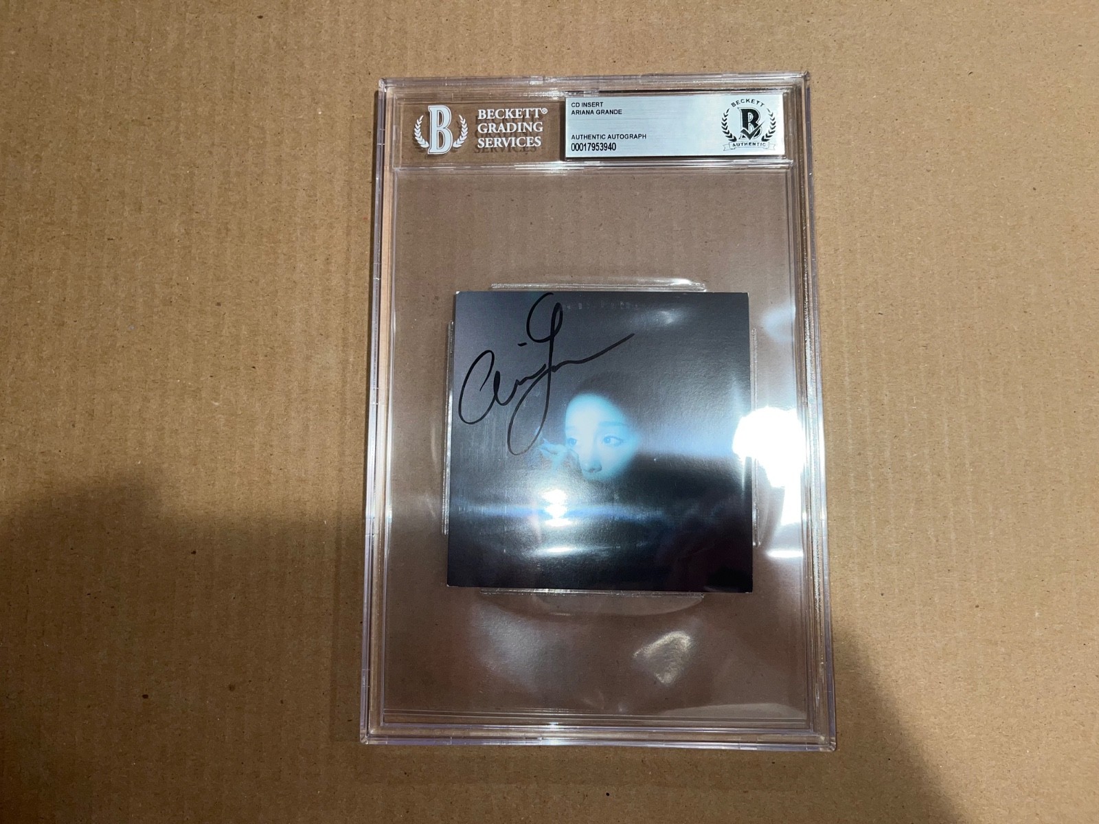 Ariana Grande Signed Autographed Beckett Slab Slabbed Encapsulated Autograph