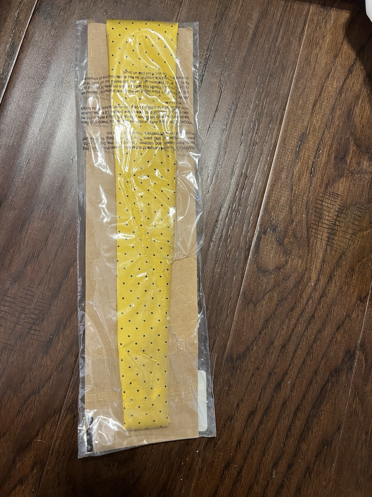 Tommy Hilfiger Men’s Silk Tie, Yellow with Navy Dots, New MSRP $69.50