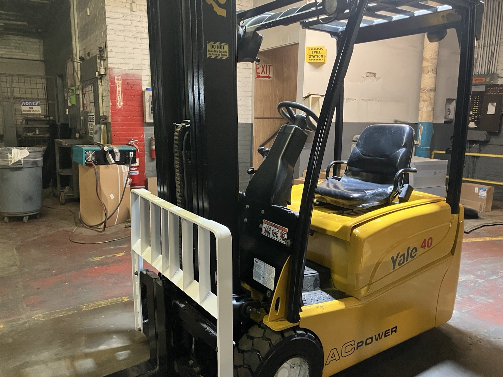 2019 Yale 4000 LB Forklift With Side Shift and Triple Mast ERP040