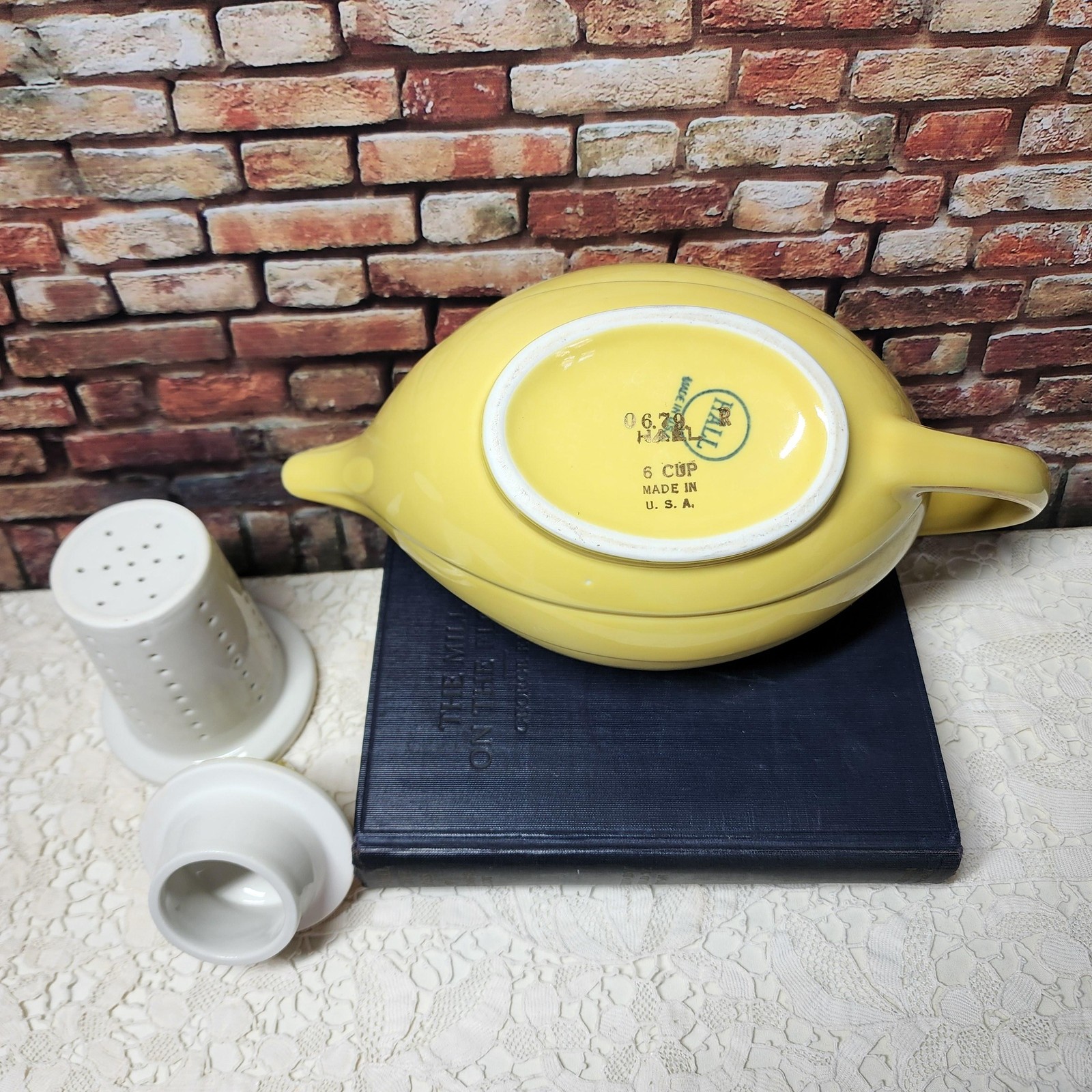 Vintage Hall Art Deco Teapot 6 Cup Yellow Ceramic Gold Trim Made USA Swirl