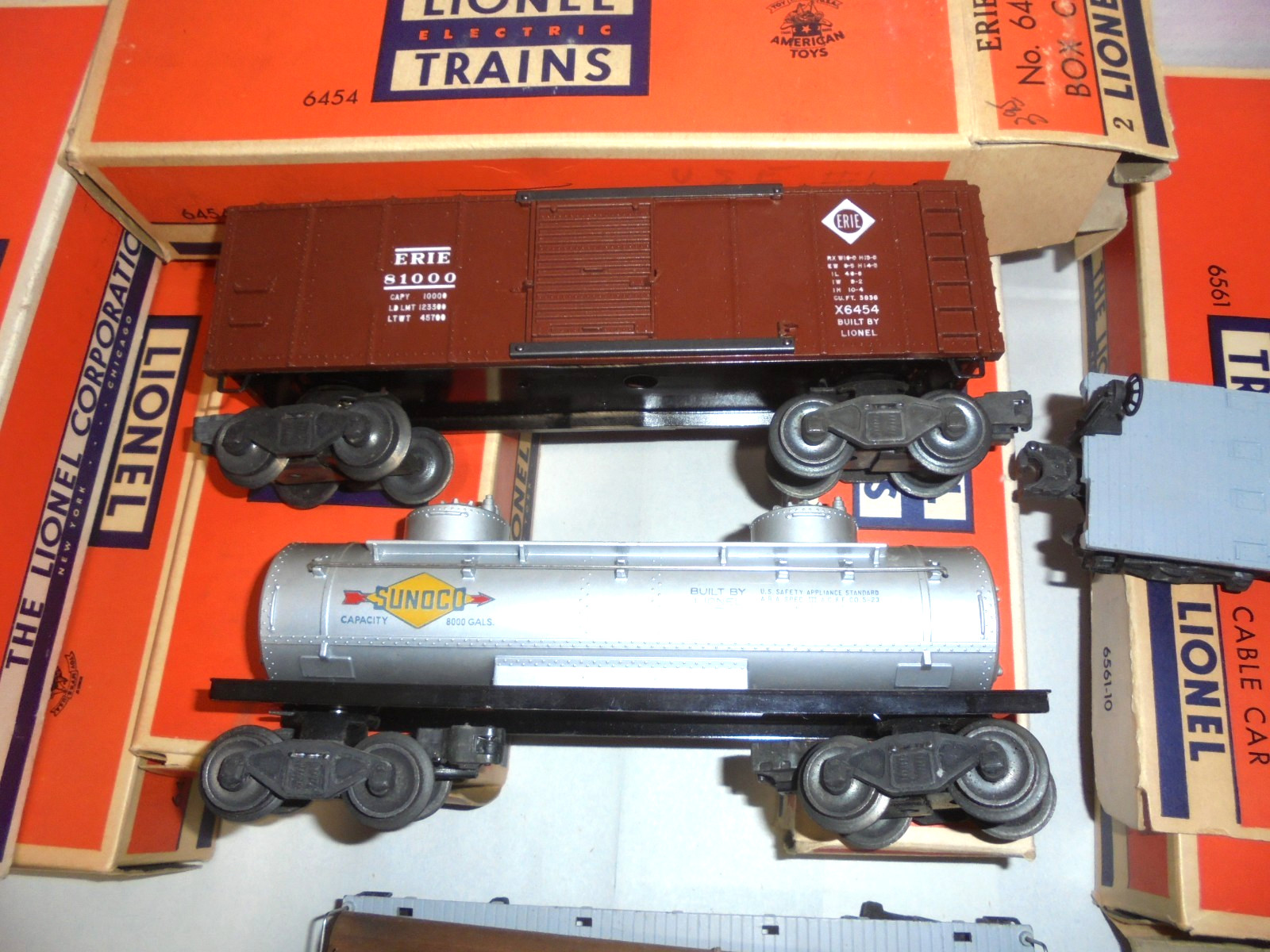 LIONEL LOT OF FREIGHT CARS VINTAGE POST WAR WITH BOXES 9 CARS O GAUGE