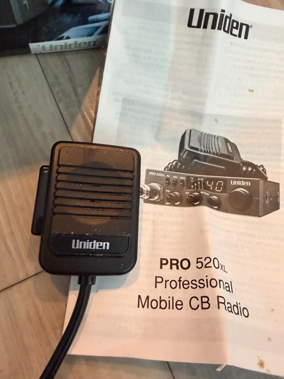 Uniden PRO520XL 40 Channel CB Radio w Microphone 7 Watt FREE SHIPPING