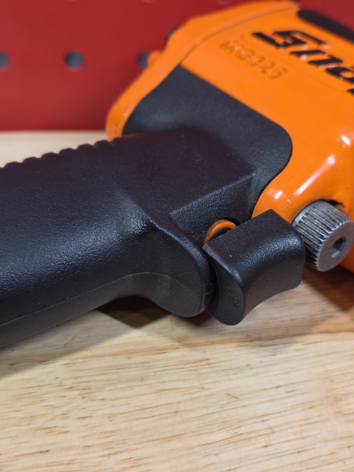 Snap-on Tools MG325 3/8" Drive Air Pneumatic Impact Wrench ORANGE With Boot Nice