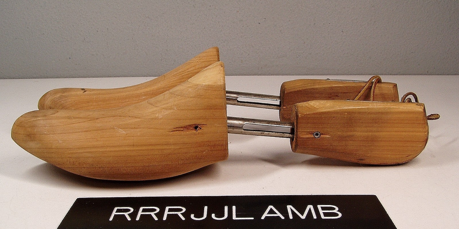 CABELAS Pair of Cedar Wood SHOE TREE BOOT KEEPER Mens Medium 7 7.5 8 8.5 9 9.5