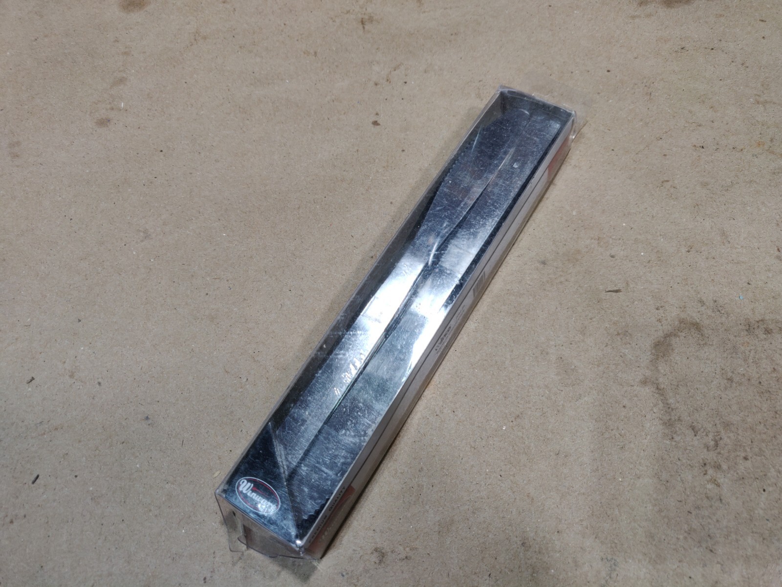 Winco Windsor 18/0 Stainless Steel Medium Weight Dinner Knife, 8 x 0.75", 24-QTY