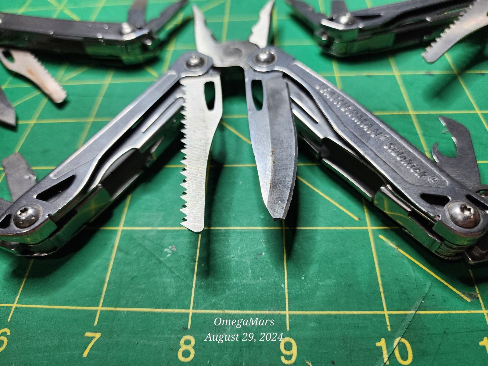 Leatherman Sidekick one at random