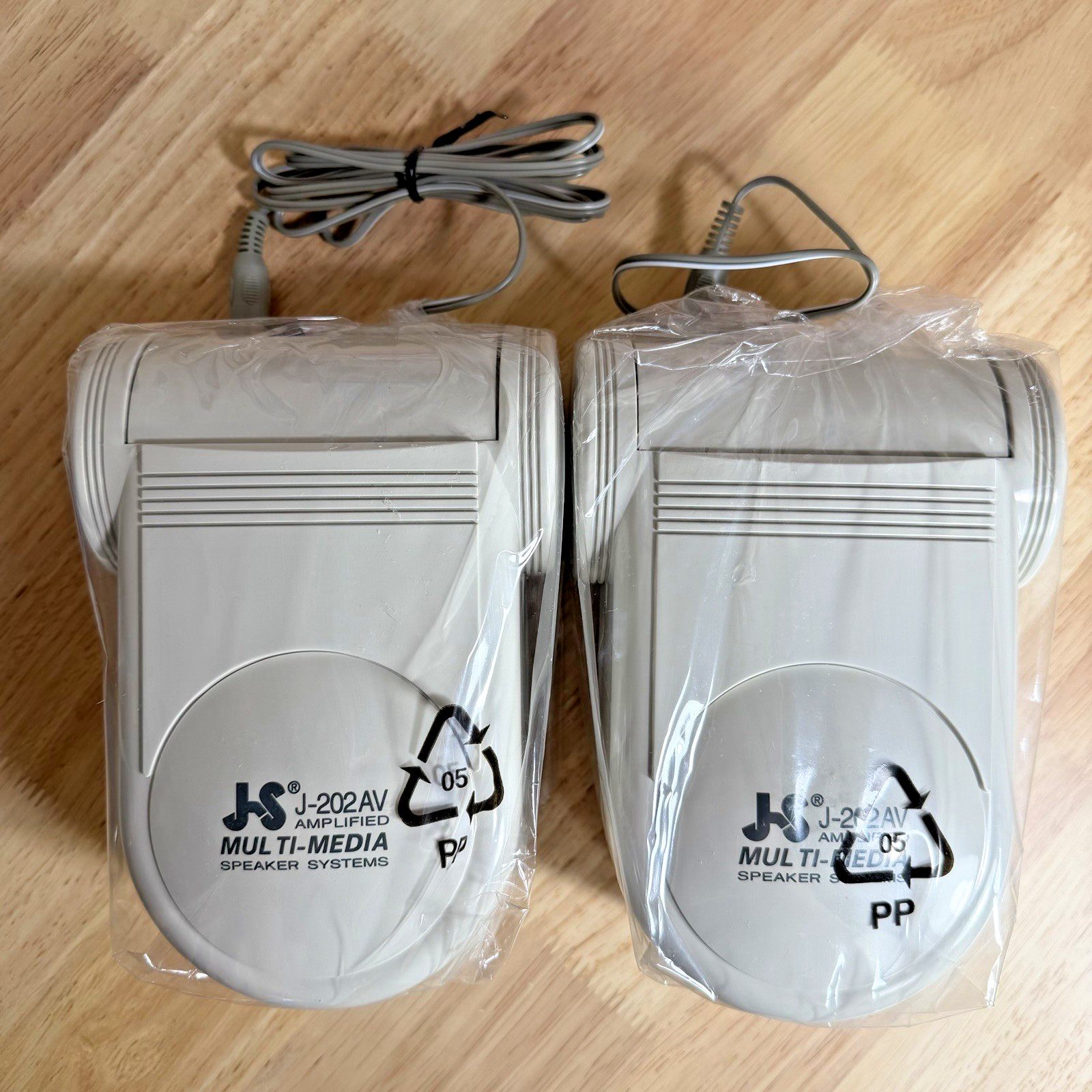 VTG Jazz Hipster - J-202AV - Amplified Speaker System - Adjustable Tilt - 1995