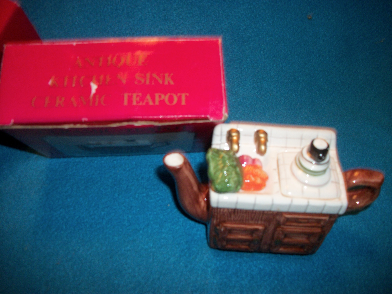 Lot of 2 VintageWorld Bazaar Mini Teapot Stove & Sink NIB