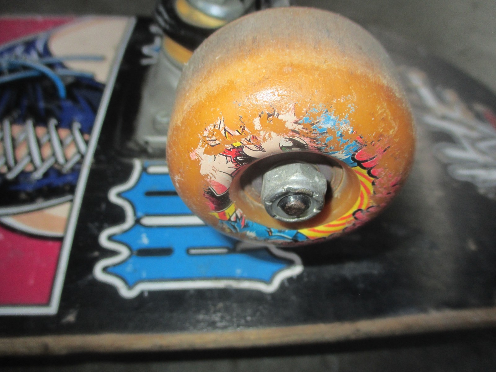 2000 HOOKUPS POISON TAKER ANIME MANGA WWF POISONTAKER COMPLETE SKATEBOARD