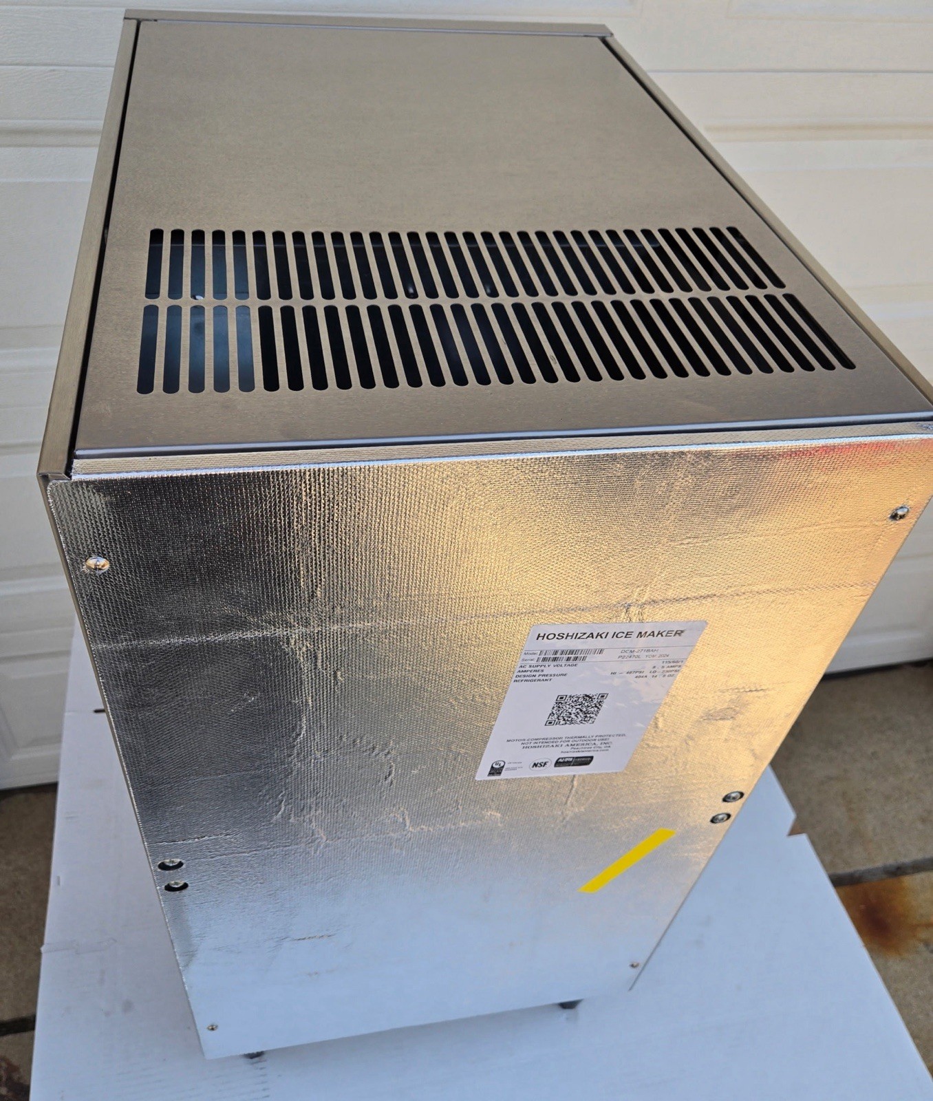 Hoshizaki DCM-271 BAH Countertop 257lb Ice Nugget and Water Maker with Dispenser