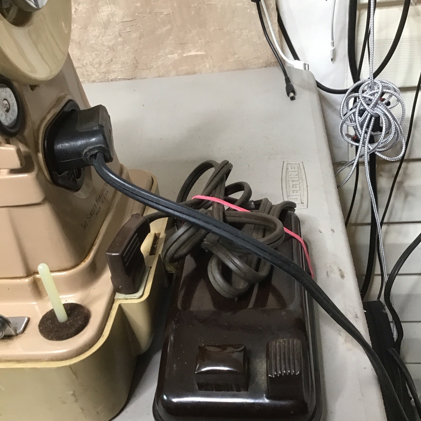 Vintage Singer 404A Sewing Machine With Case