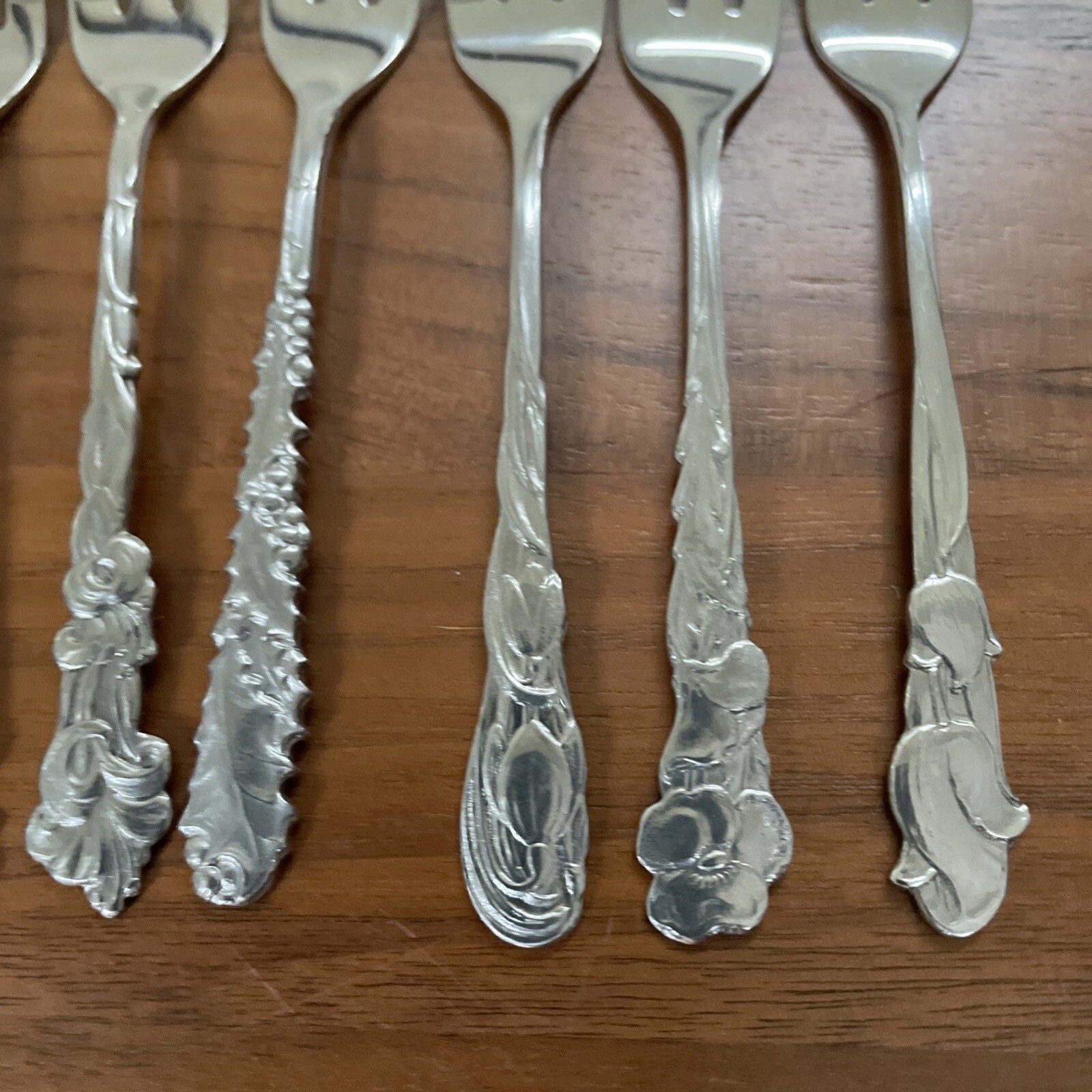 VintageGero Zilmeta 7 stainless Cocktail Hors D'oeuvre Forks Floral
