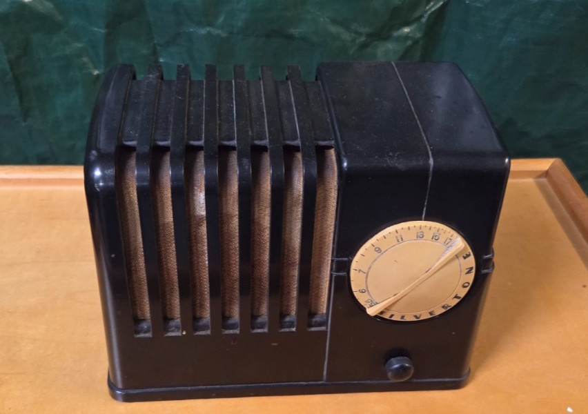 Vintage Deco Modern Eames Era Sears Silvertone 4500 Bakelite Toaster Tube Radio