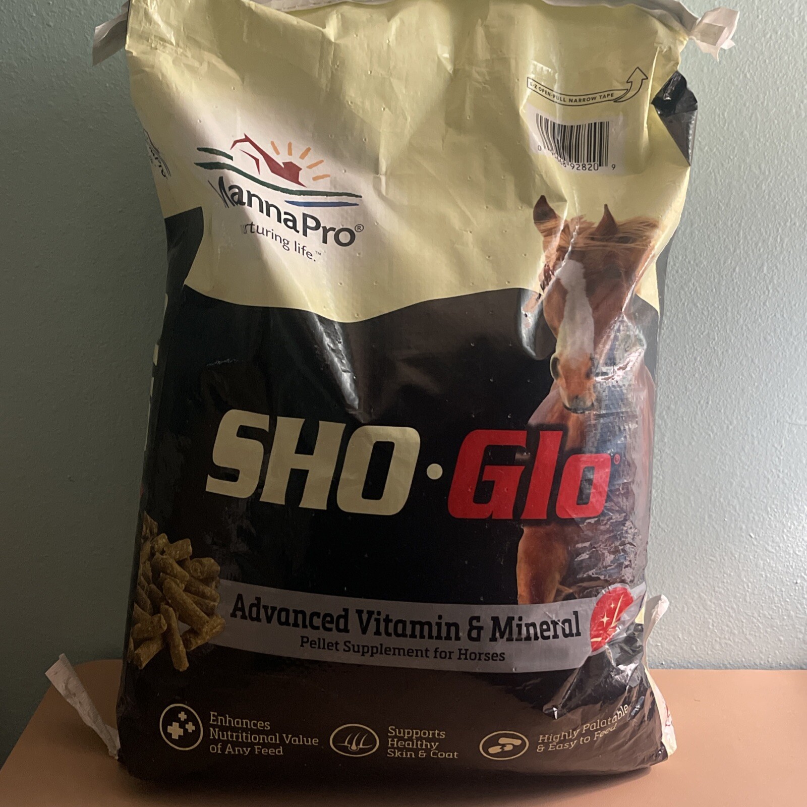 Manna Pro Sho-Glo Horse Supplement 25 Pounds 200 Day Supply For 800-1200# Horse