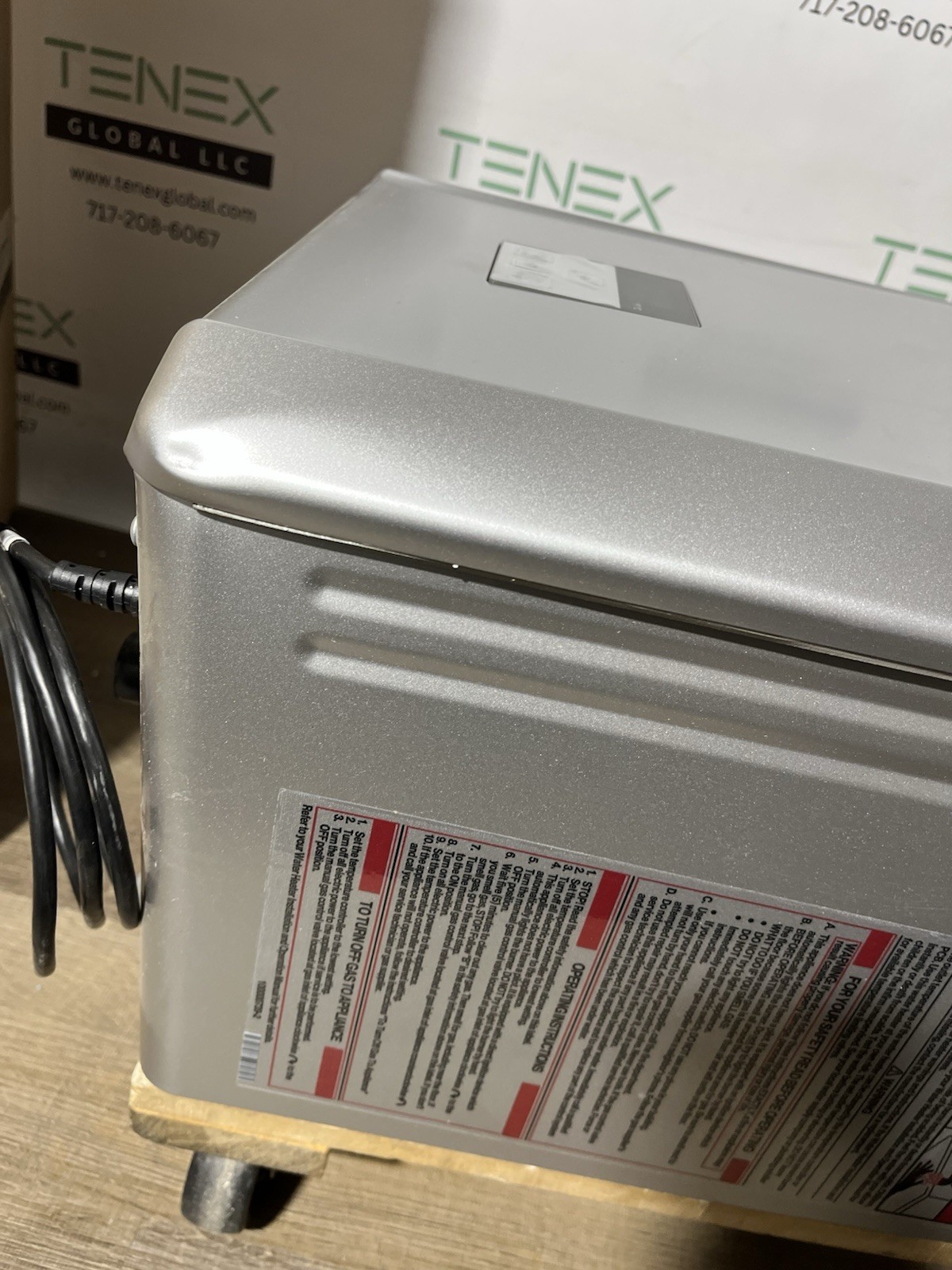 Rinnai RE140iN Indoor Tankless Water Heater 140k BTU Natural Gas (B-28 #1779)