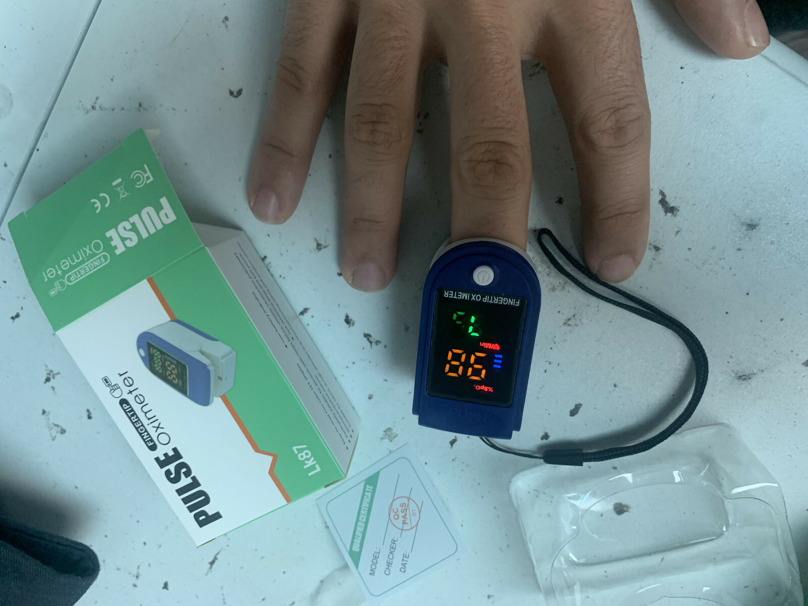 USA LK Fingertip Pulse Oximeter Blood Oxygen Monitor SpO2 Lnyr LED Batt Not Incl