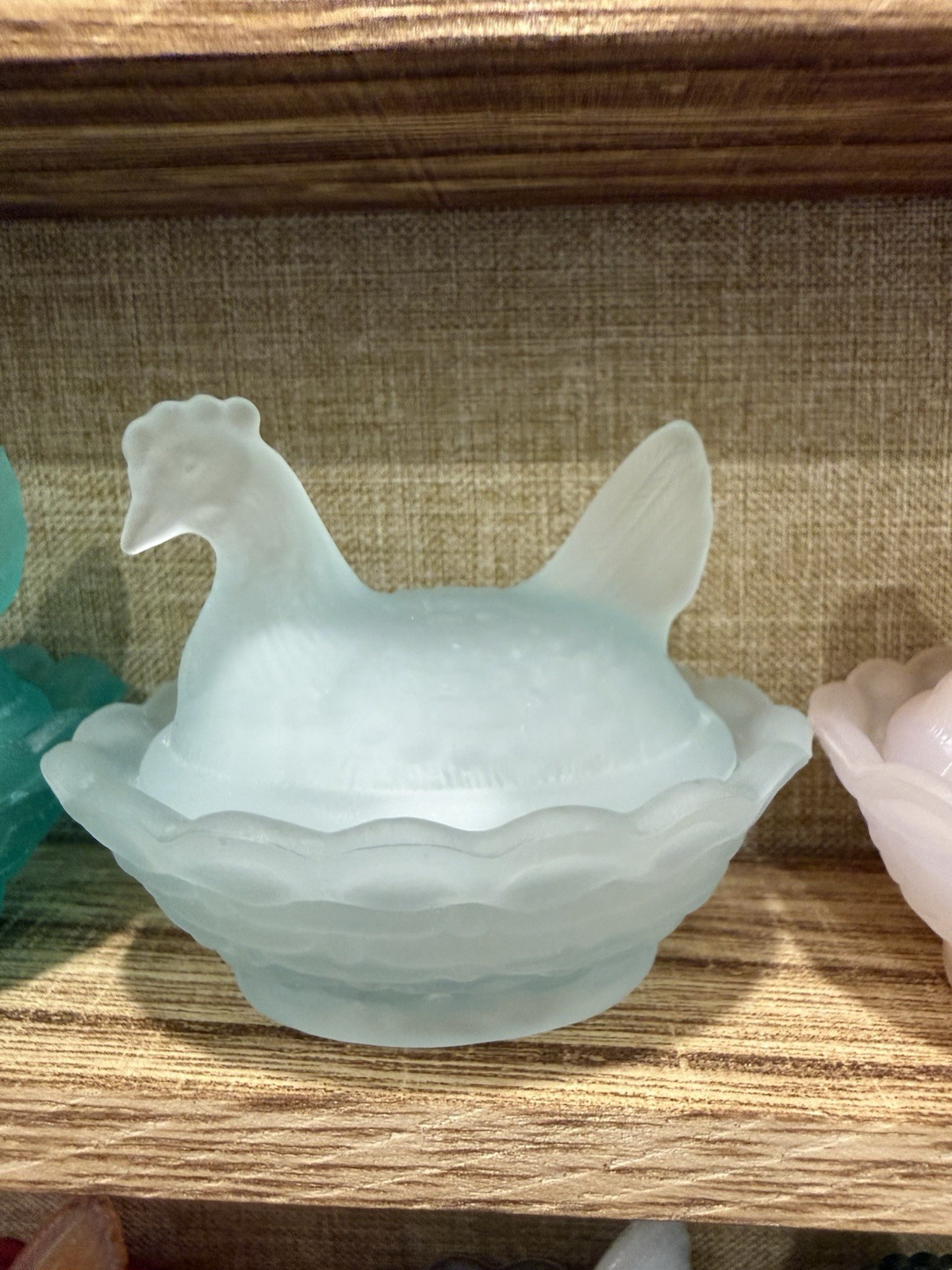 Boyd Crystal Valor Satin Hen On Nest