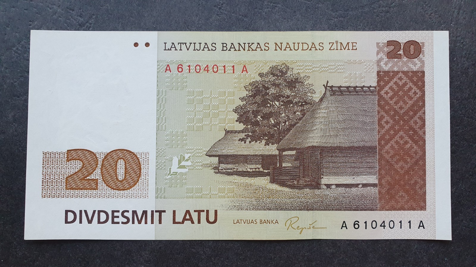 LATVIA 20 latu 1992,  P-45,  UNC/aUNC   ..011A