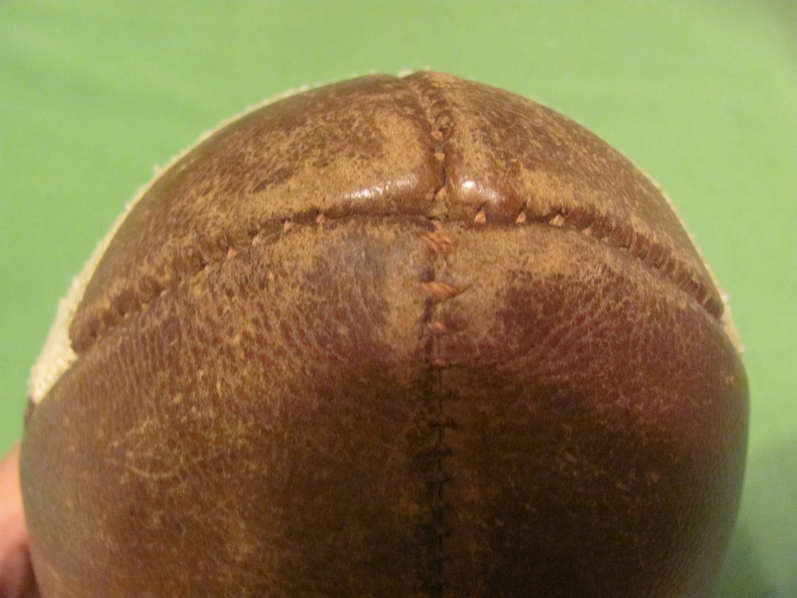 Wilson GST WTF1003 NCAA/NFHS Collegiate Leather Football USA.