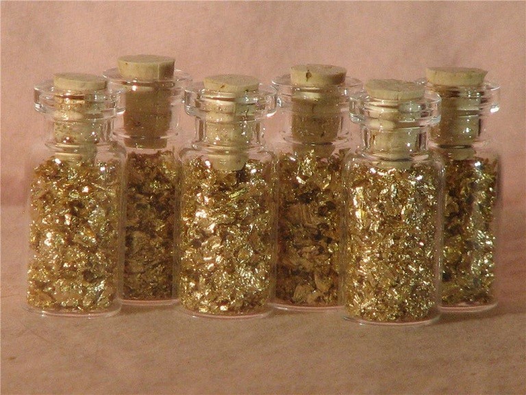 GOLD FLAKES IN 12 MINI GLASS BOTTLES  NO LIQUID