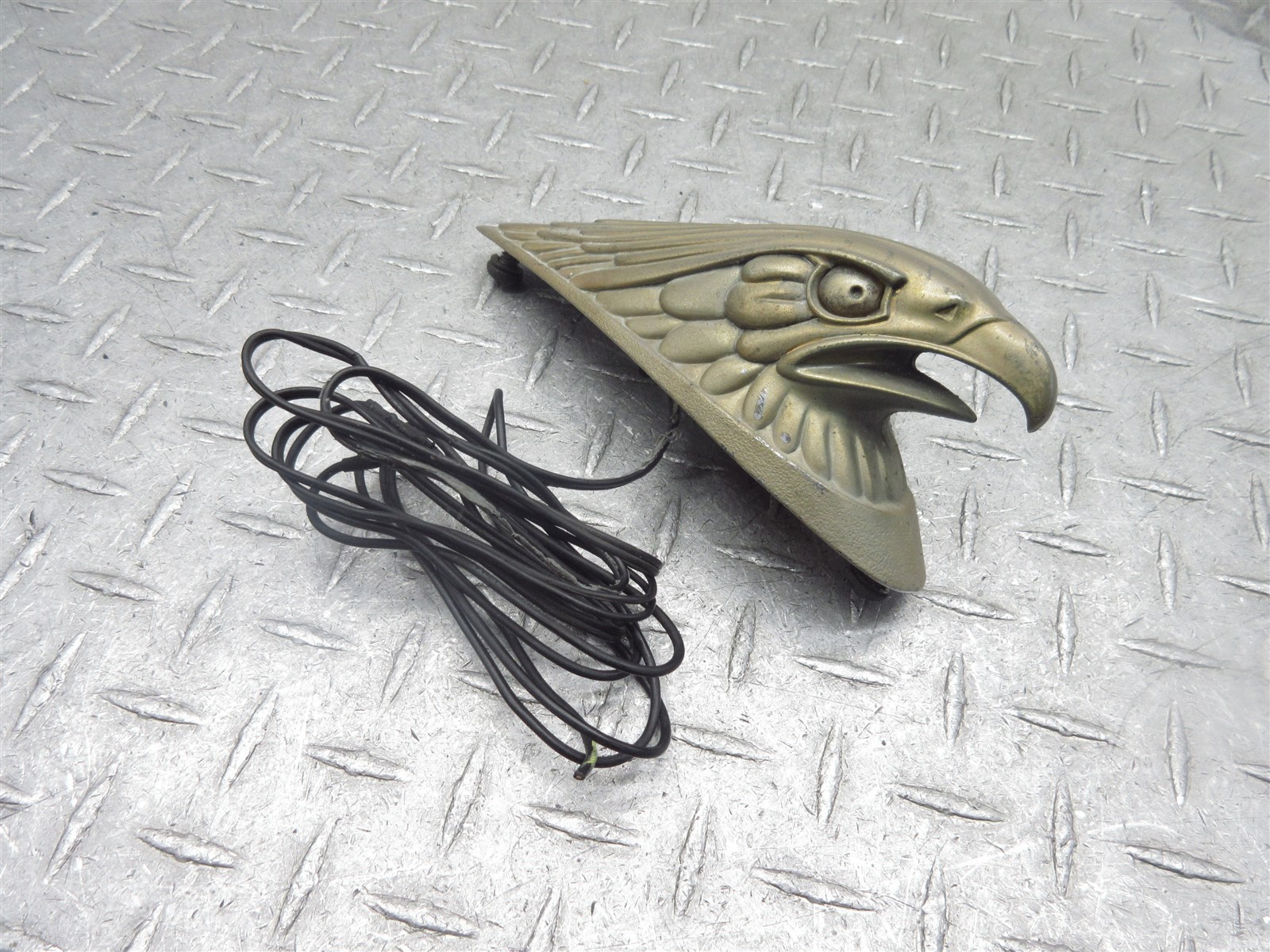 2000 99-05 Kawasaki Vulcan Drifter VN1500 Front Fender Eagle Emblem Light Badge