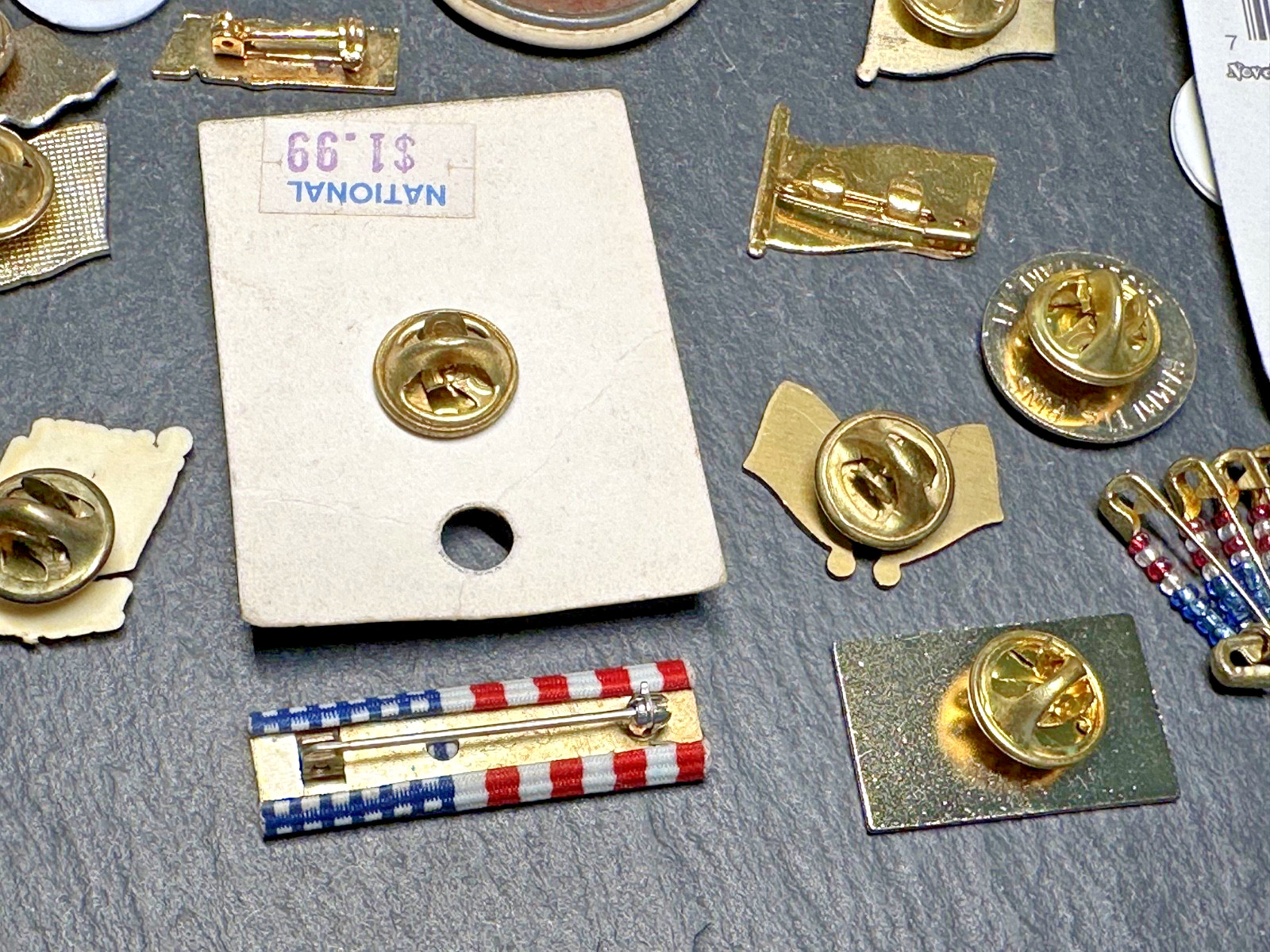 LOT OF 35+ VINTAGE USA PATRIOTIC PINS : FLAGS, VETERANS, '76, MORE I127