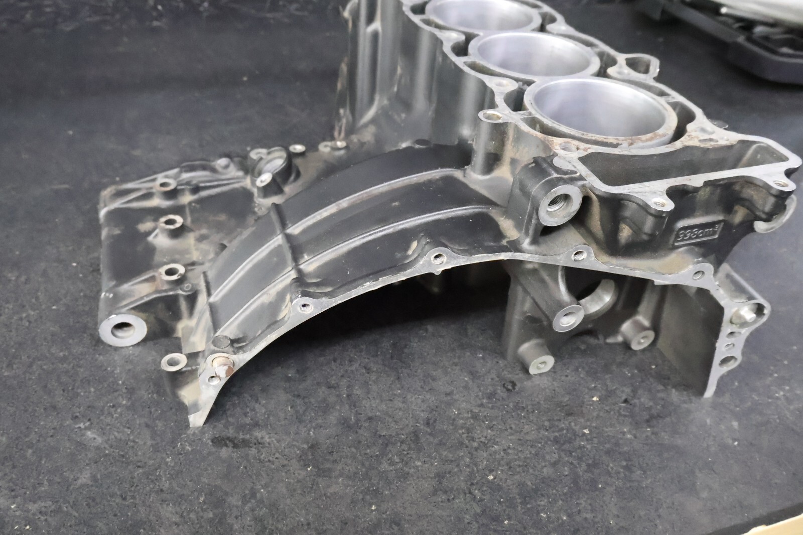 HONDA 2007 CBR1000RR CBR1000 ENGINE CYLINDER MOTOR BLOCK UPPER CRANKCASE