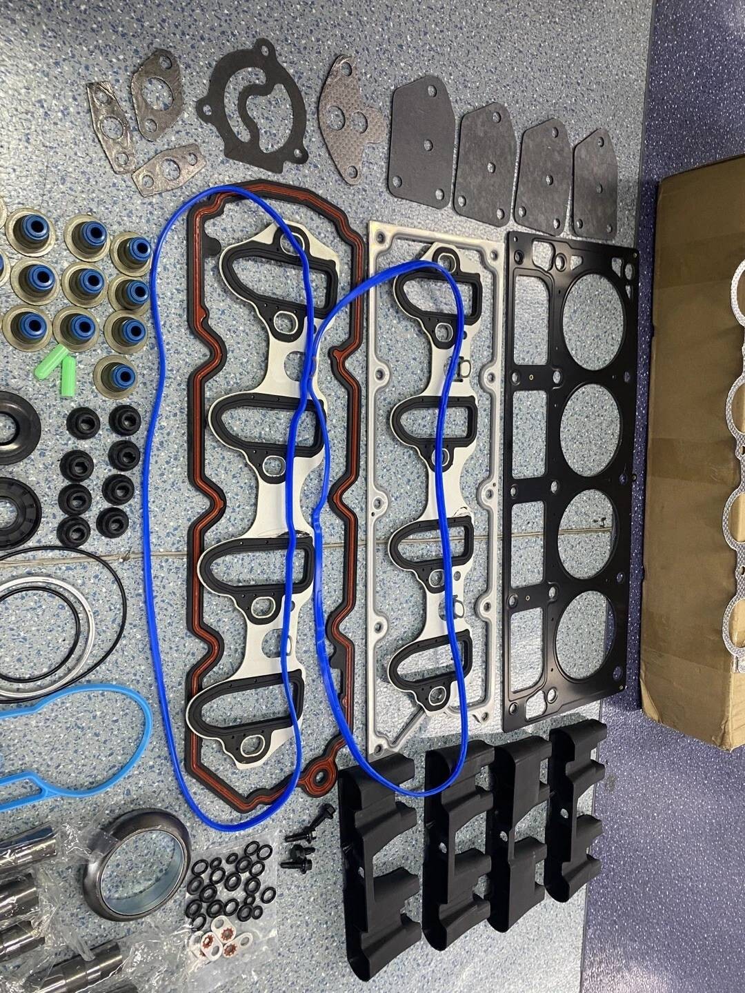 Chevrolet GM 5.3L AFM Lifter Kit Head Gasket Set, Head Bolts , Lifters & Guides