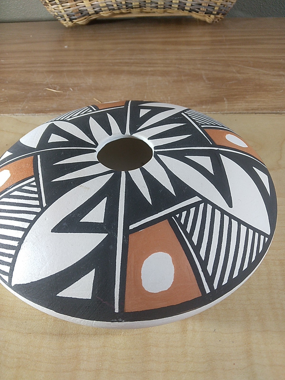 Acoma Pueblo Pottery Seed Pot Painted Detail Signed EDLEWIS III Beautiful!