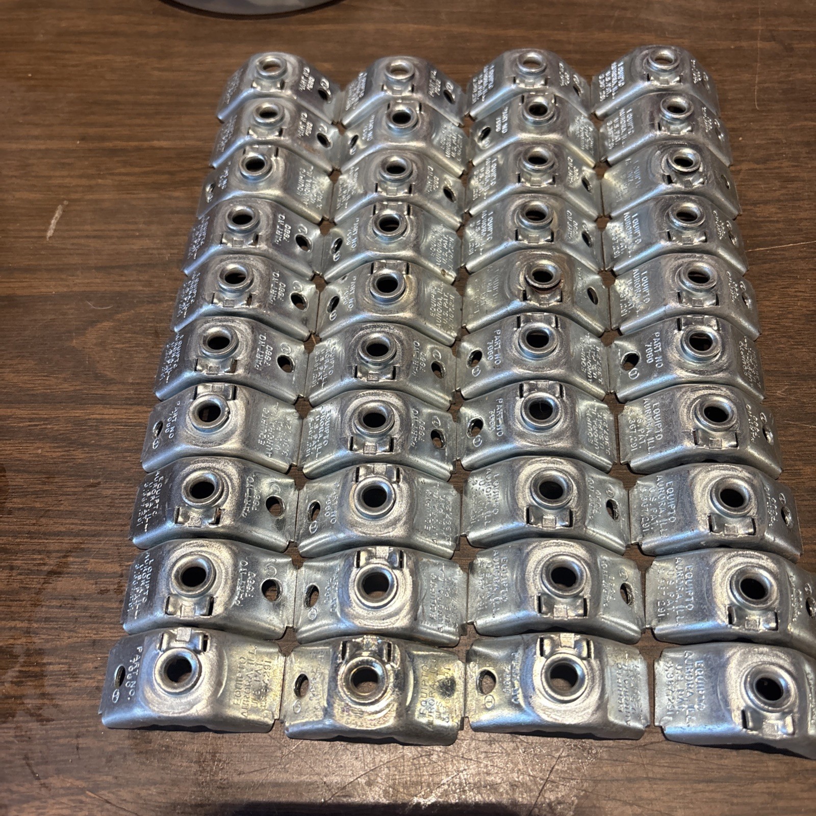 102C) Brand new 40 Equipto Shelf V Clips 7680 - 40 pieces