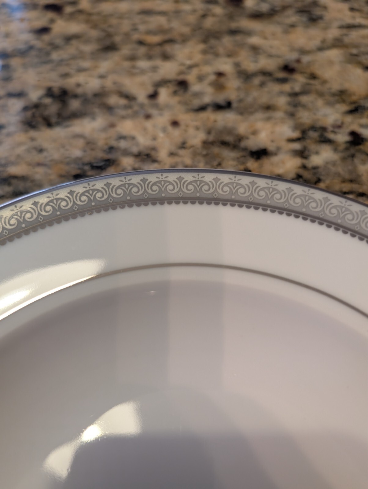 Mikasa Fine China Platinum Crown L3428 Rimmed Soup Bowls 8 1/2"