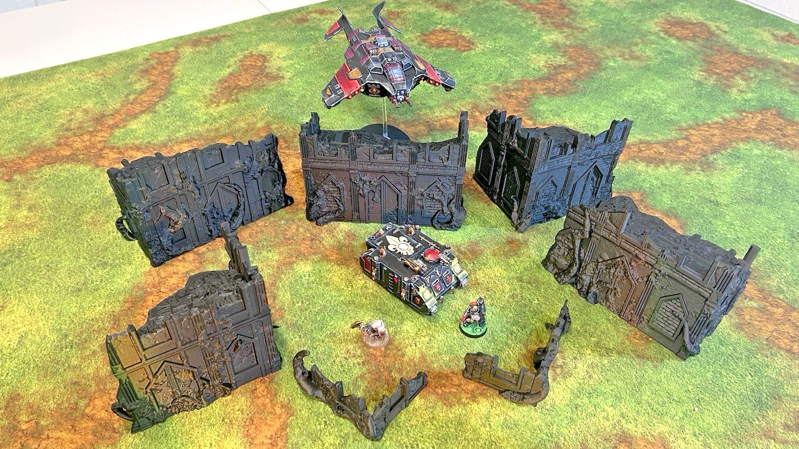 Tabletop Terrain - Infected Ruins - Perfect for Warhammer 40K/Fantasy: 12 pcs