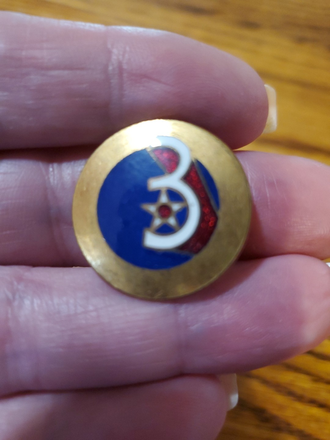 *WWll 3rd AIR FORCE DI UNIT CREST PIN