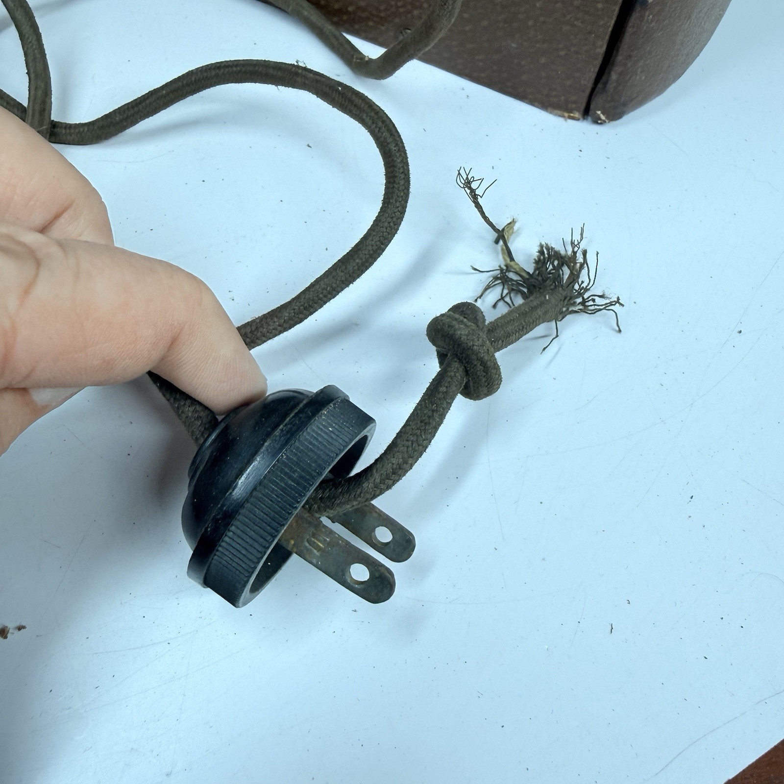 Rare Vintage 1940 GE General Electric JB-630 Carryabout Portable Radio