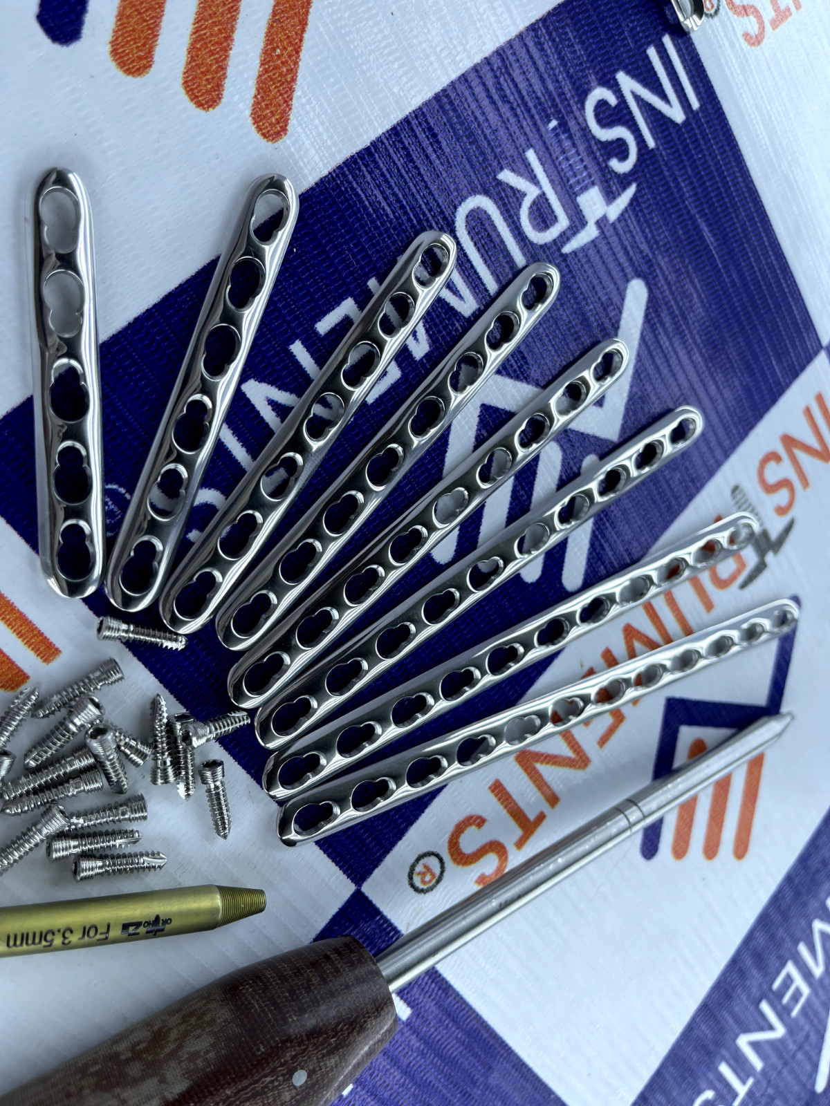 3.5mm Reconstruction Locking 5 to 10 Holes plates with LCP screws-122 Pc SS 316L