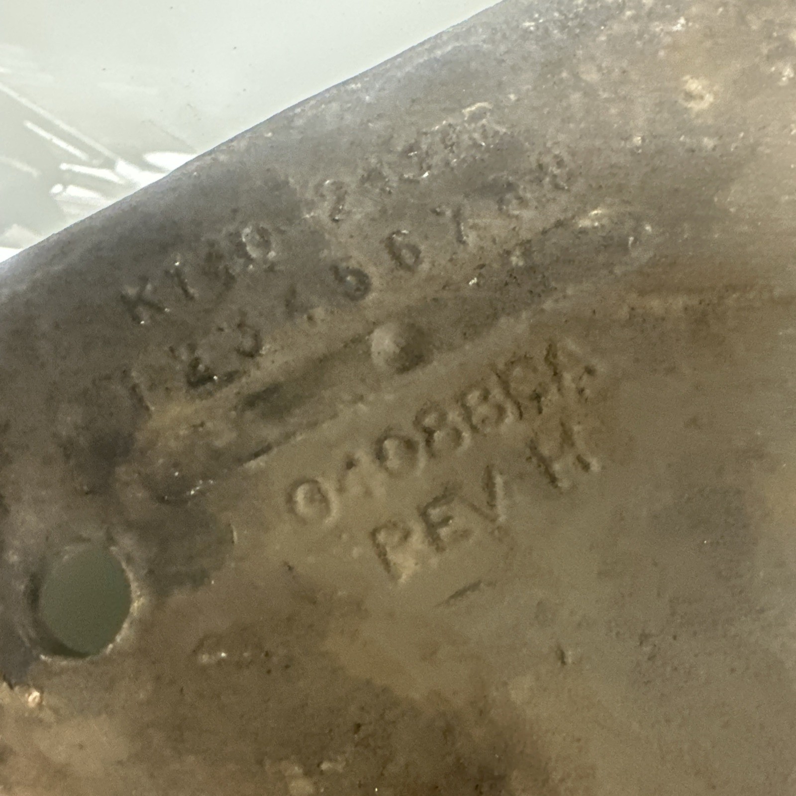 KENWORTH CROSSMEMBER GUSSET, BRACKET K140-2437R RIGHT SIDE, PASSENGER W900