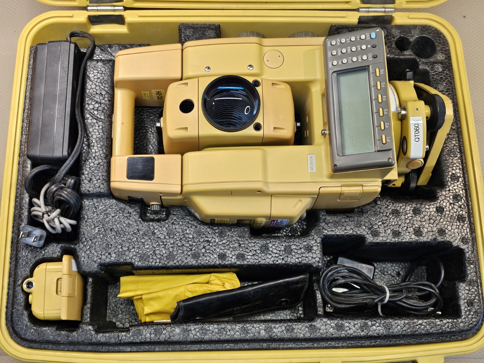 Topcon GTS-802A Robotic Total Station For Surveying Full Set Level Case Charger