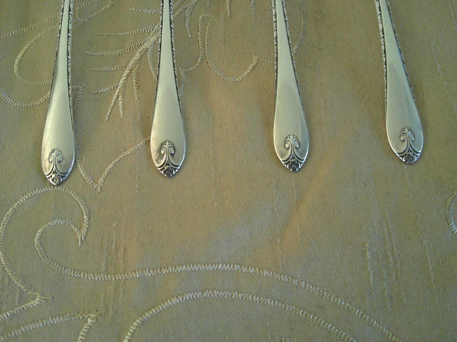 Exquisite Wm Rogers & Son Eight Five O'Clock Spoons IS Silverplate 1940