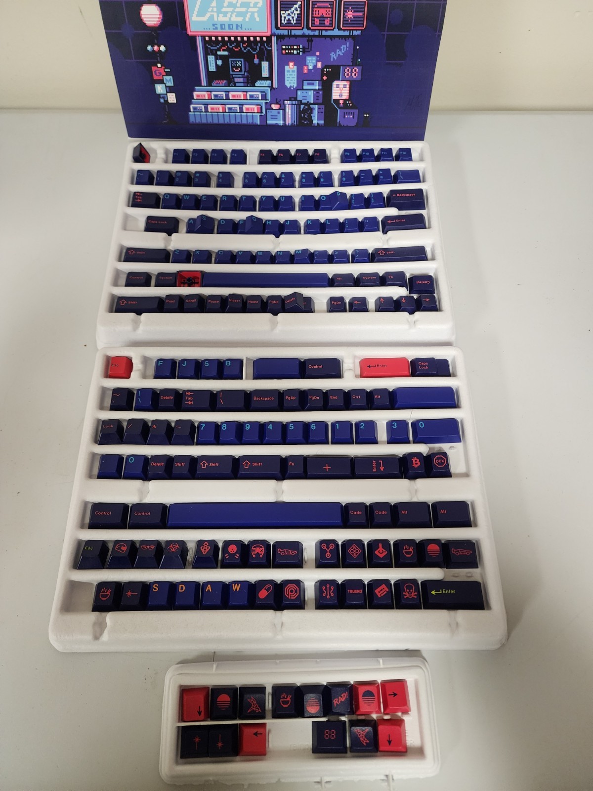 GMK Laser Cyberdeck R2 from Mito, double shot keycaps base set