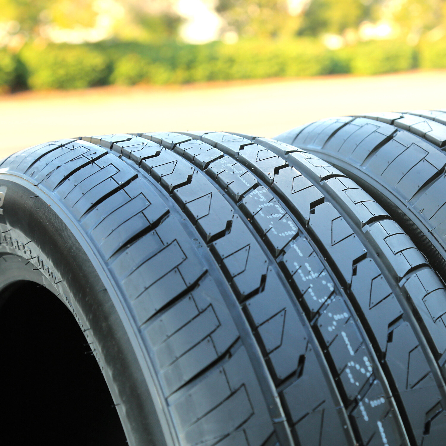 4 Tires Dcenti D8000 285/45R22 114V XL AS A/S Performance