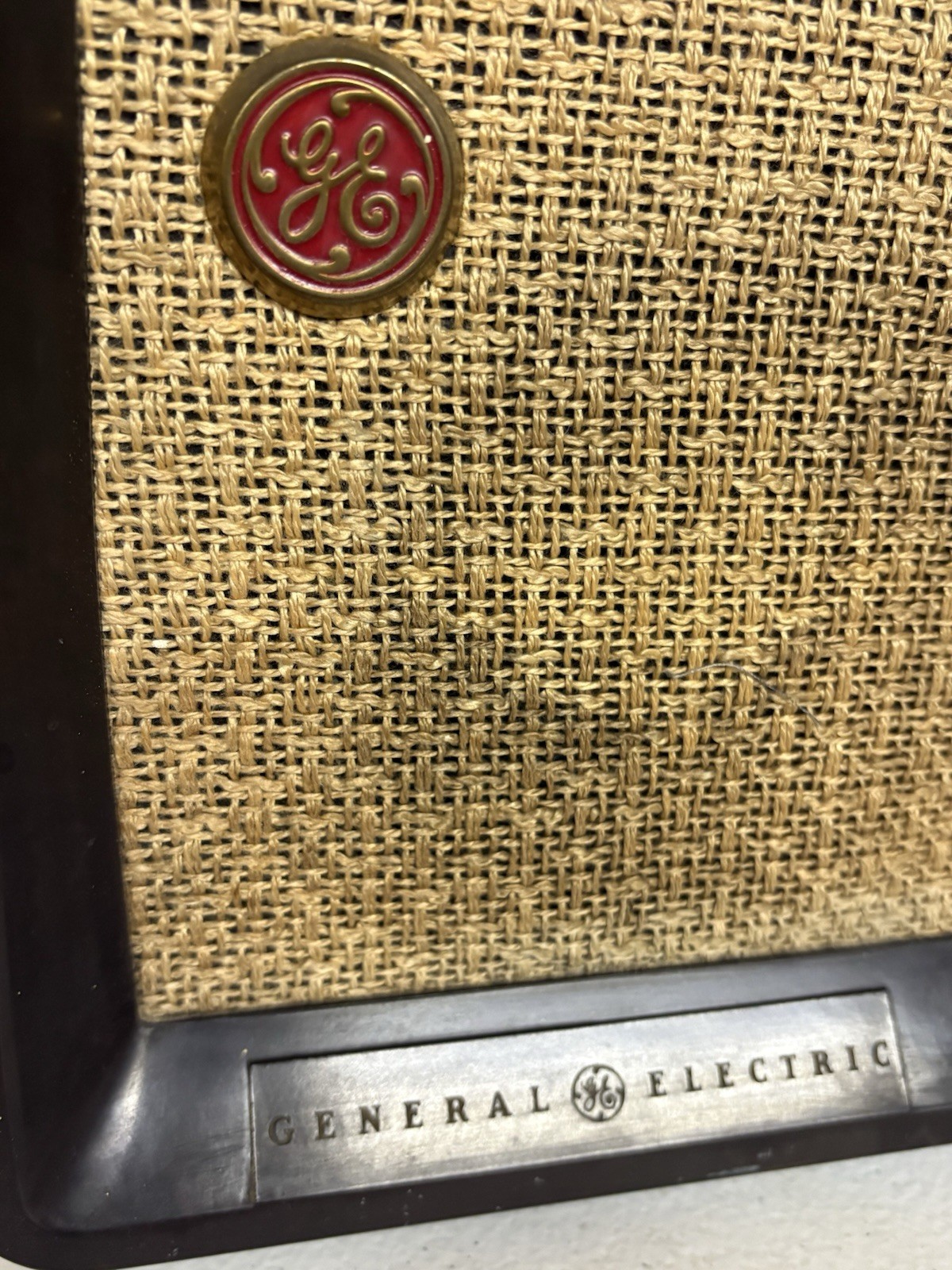 Vintage 1948 GE AM/FM Vacuum Tube Radio Model 210 Hums