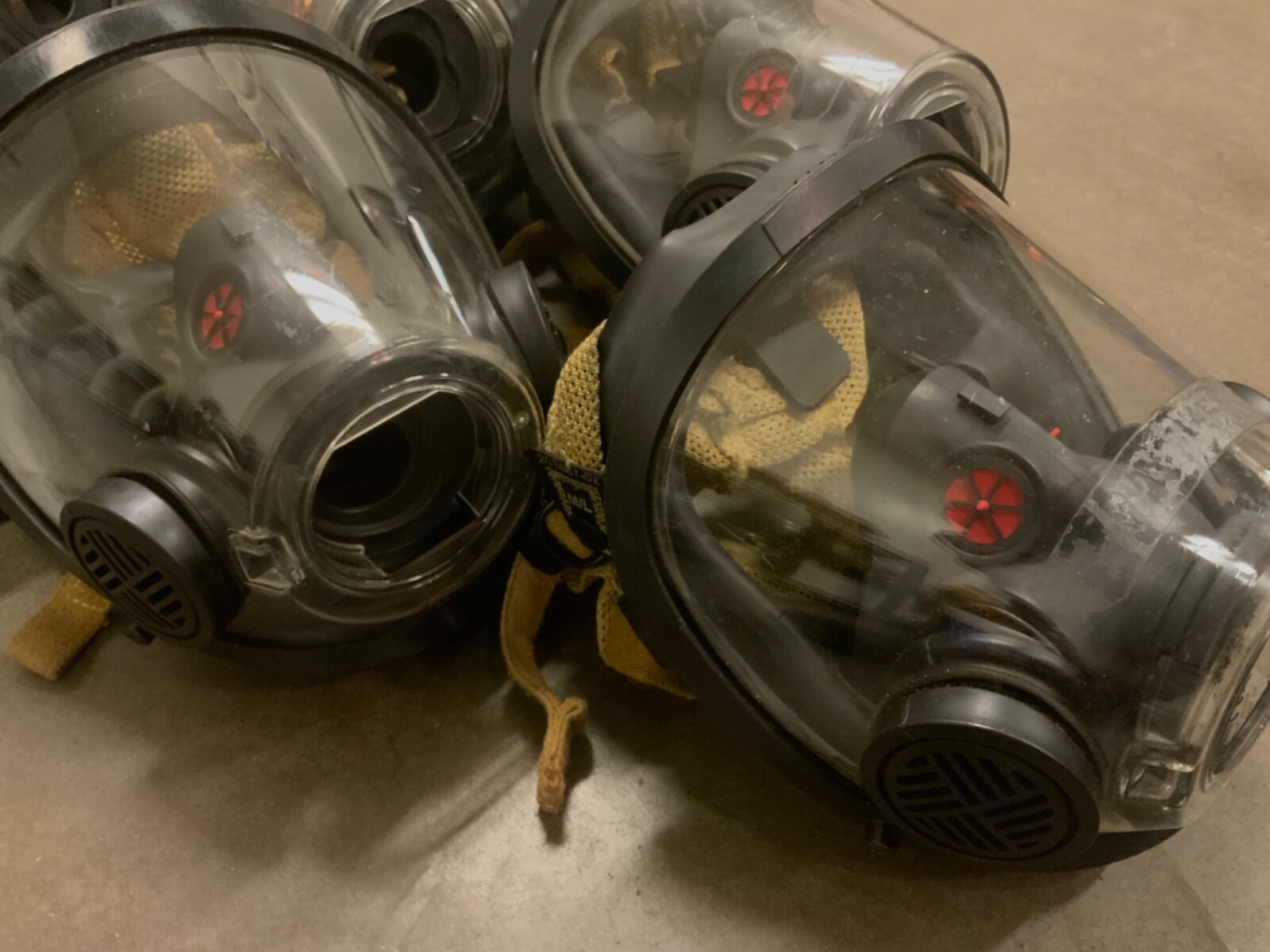 SCOTT AV-3000 HT MASK w/KEVLAR NETTING SIZE MEDIUM Firefighter SCBA AIR PAK Mask