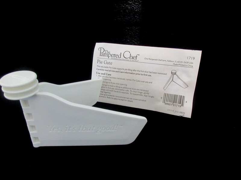 Brand New NIP White Pie ~Quiche Stand Gate Keeper Adjustable Holder Keeper Saver