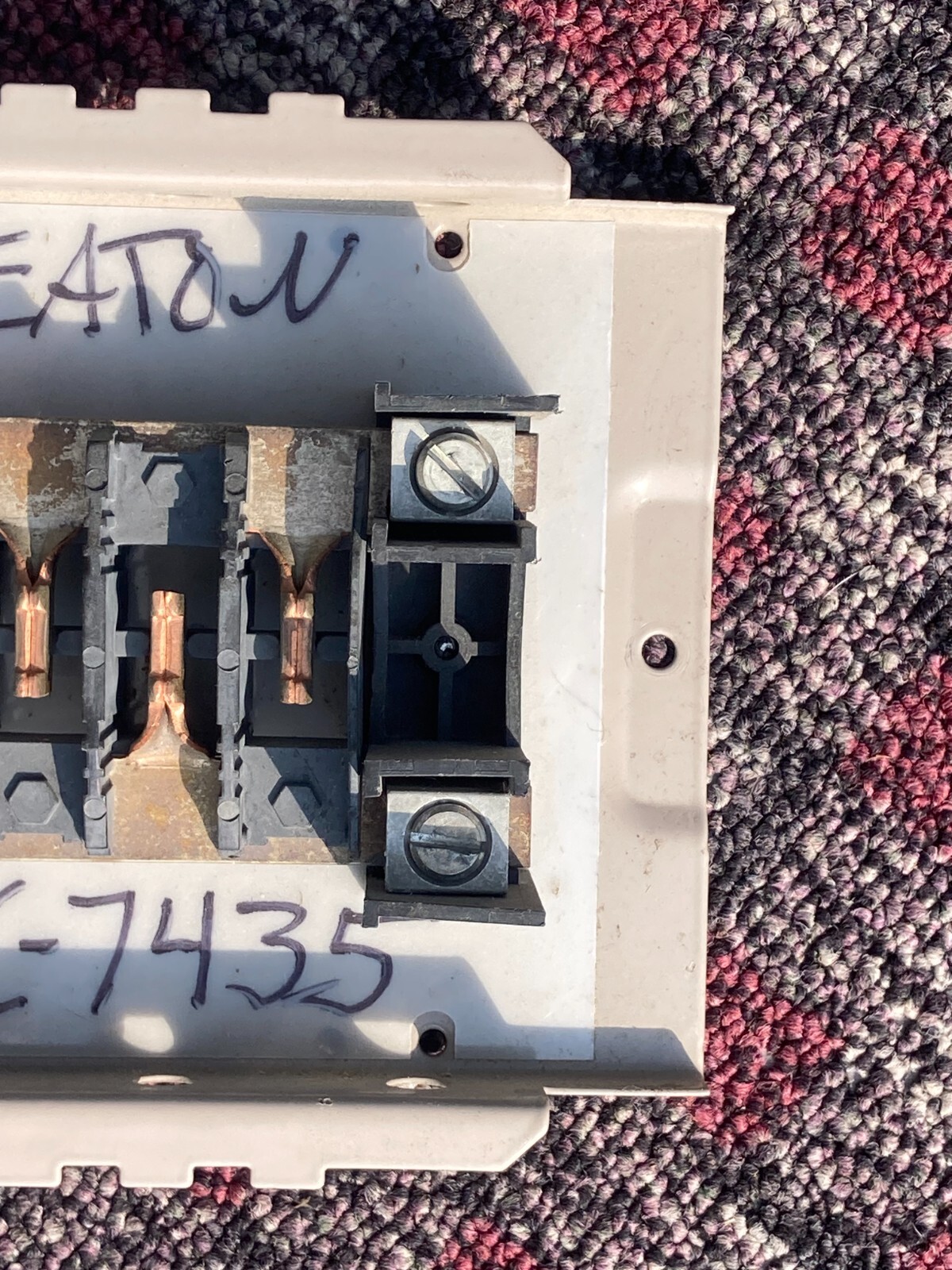 EATON CUTLER HAMMER AC-7435 24 CIRCUIT PANEL BUS GUTS CTL PANELBOARD C-2738