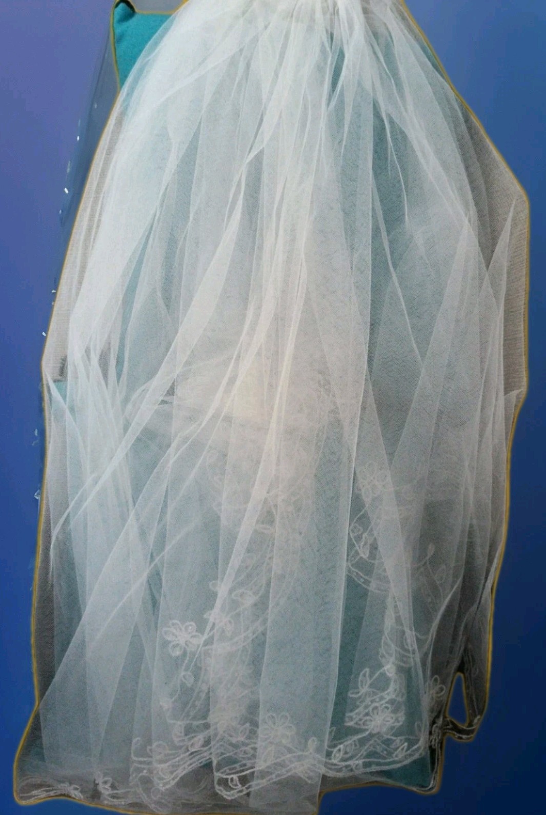 Combed Two Tier Bridal Veil Floral White Only, Blue In Picture Is Background